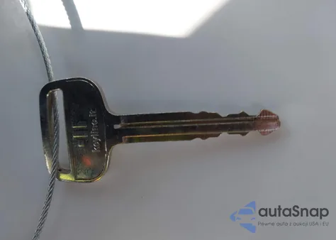 2004 Toyota Camry Le z USA, uszkodzony, nr VIN 4T1BE32K44U882228